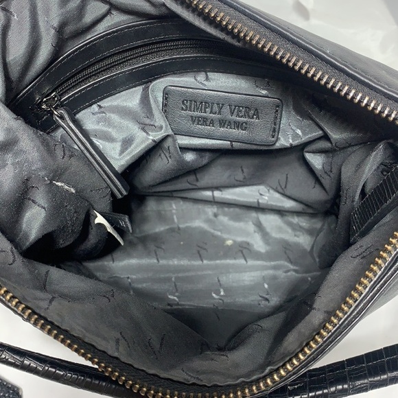 SIMPLY Vera Vera Wang Black Faux Leather Crossbody w Zipper Closure - Picture 10 of 11